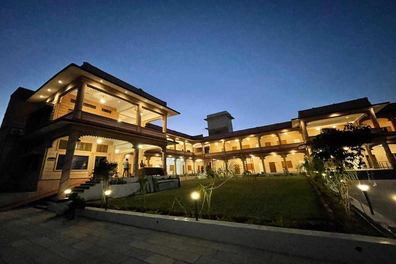Jai Niwas Palace Resort クンバルガル エクステリア 写真