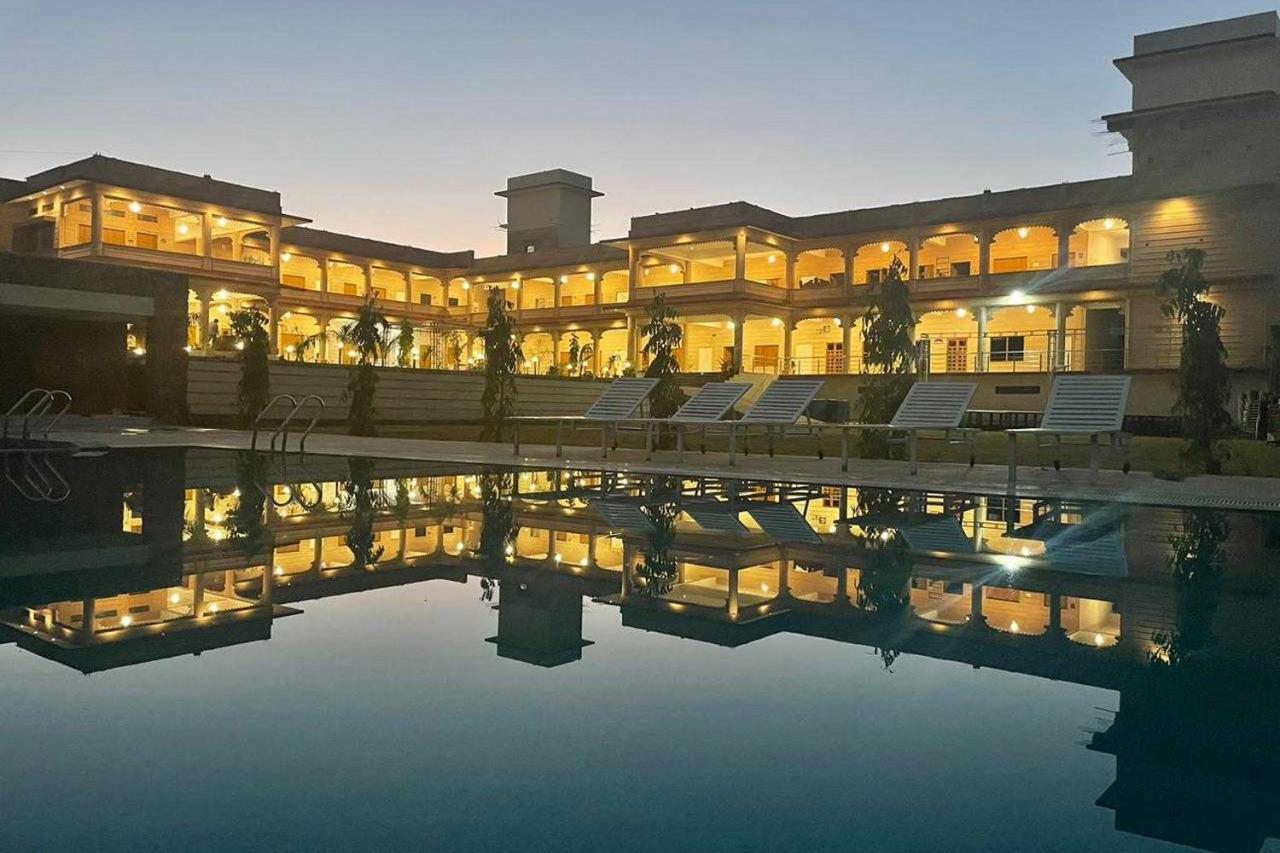 Jai Niwas Palace Resort クンバルガル エクステリア 写真