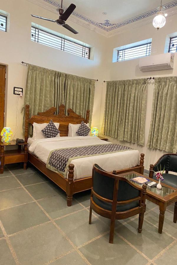 Jai Niwas Palace Resort クンバルガル エクステリア 写真