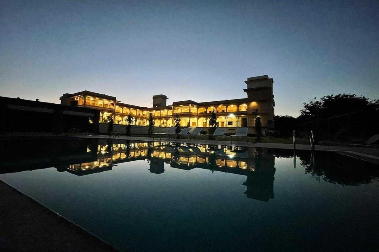 Jai Niwas Palace Resort クンバルガル エクステリア 写真