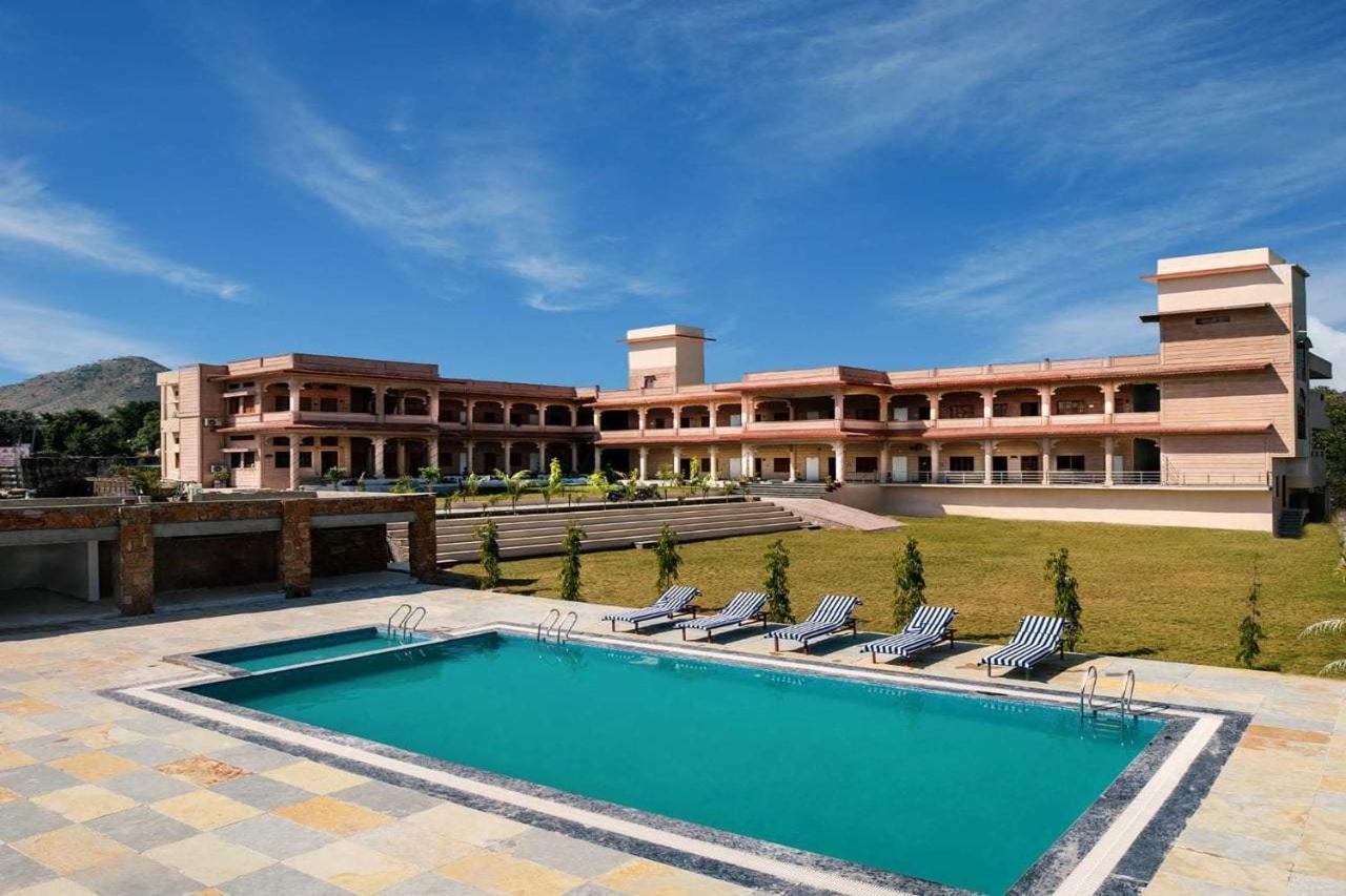 Jai Niwas Palace Resort クンバルガル エクステリア 写真
