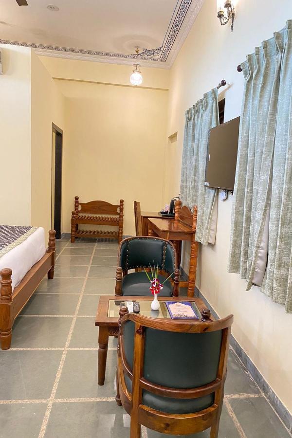 Jai Niwas Palace Resort クンバルガル エクステリア 写真