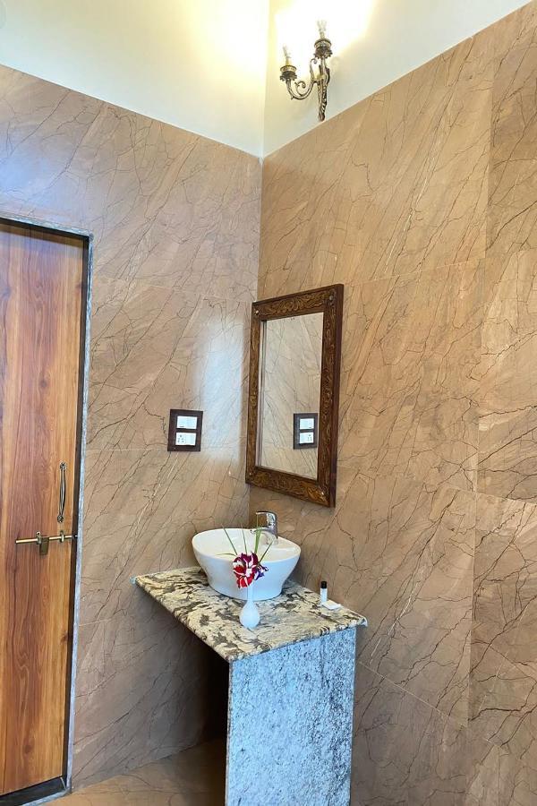 Jai Niwas Palace Resort クンバルガル エクステリア 写真