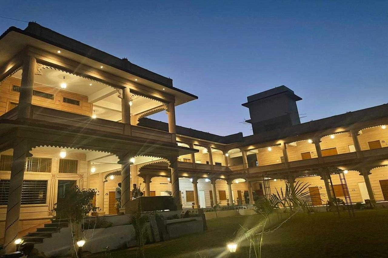 Jai Niwas Palace Resort クンバルガル エクステリア 写真