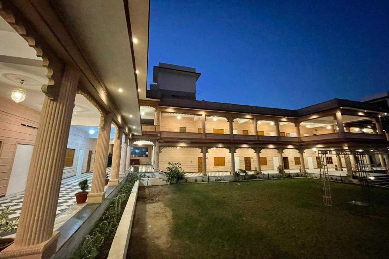 Jai Niwas Palace Resort クンバルガル エクステリア 写真