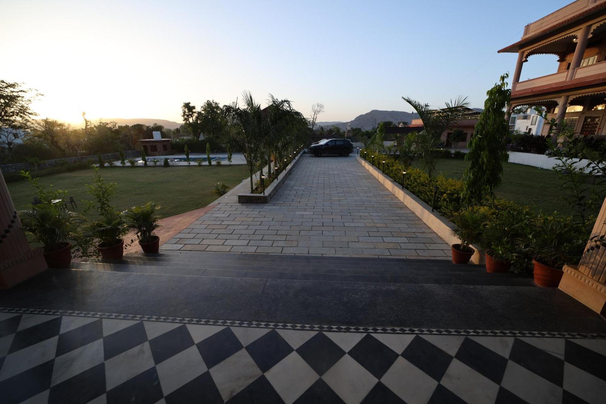 Jai Niwas Palace Resort クンバルガル エクステリア 写真